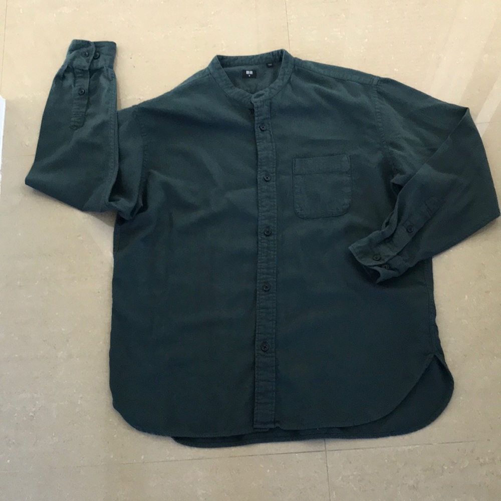 Uniqlo Hunter Green Flannel Button Down No Collar